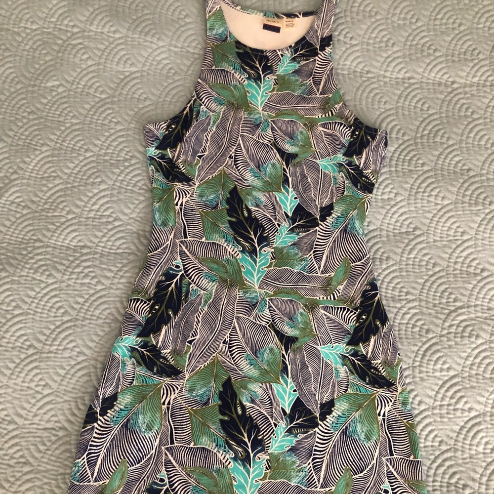 NWT Roxy Dress with Open Circle on Back